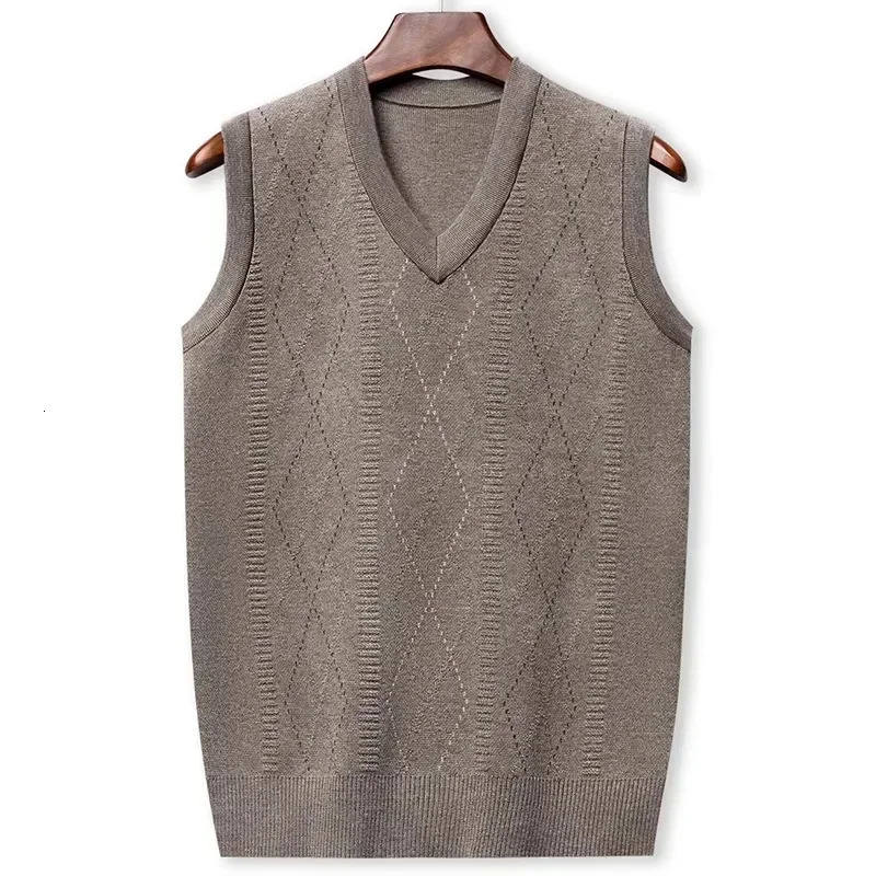 Mens Sleeveless Vest Casual Vneck Diamond Patterned High Quality Man Clothes 241129