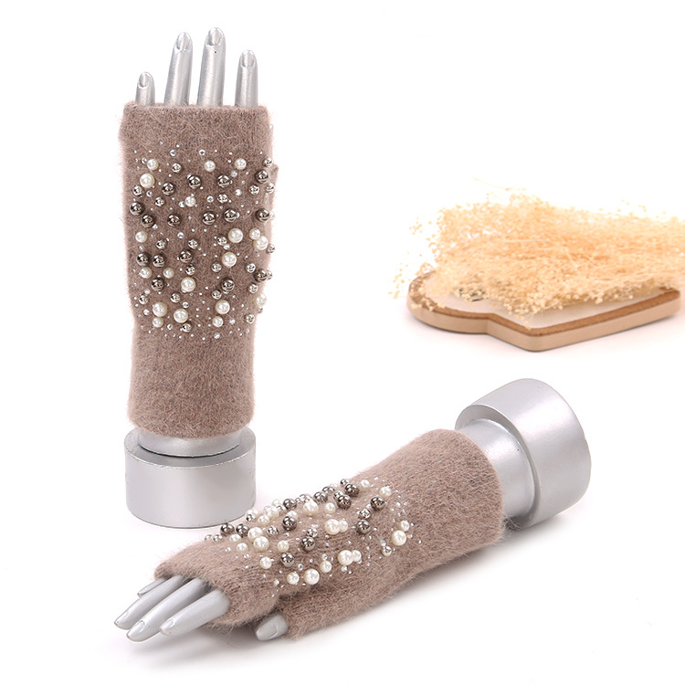 Winter warm knitted gloves exposed rabbit hair gloves men's and women's semi pointed diamond pearl gloves factory direct sales