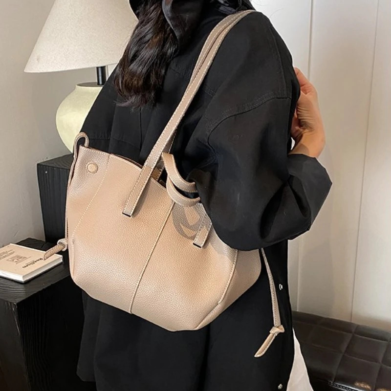 New Zipper Solid Color PU Handheld Tote Large Capacity Fashionable Women's Premium Single Underarm Sweet Shoulder Bag