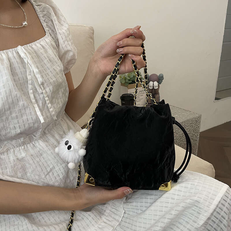 Korean Version Popular Bucket Bag, Women's New Fashionable Casual Chain Crossbody, Niche Drawstring, Underarm B1
