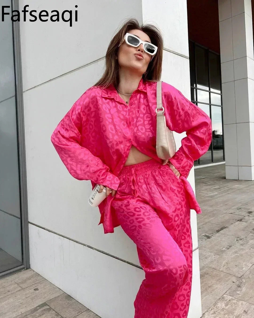Green Satin Suits for Women Spring Leopard Print Buttons Shirts Elegant Twopiece Set Office Womens Shiny Trouser Suit 240423