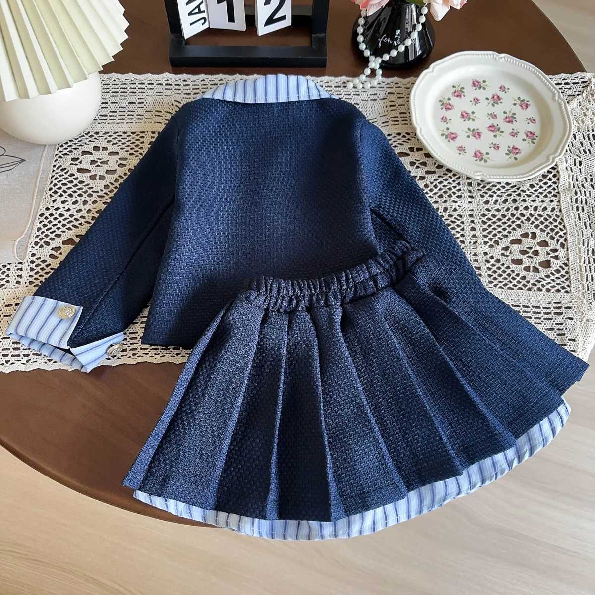 Clothing Sets Childrens Clothing Sets Lapel Single Breasted Coat + Pleated Skirt Kids Clothes Girls Winter Clothes for 2 To 7 Years Boutique Y2411290Z