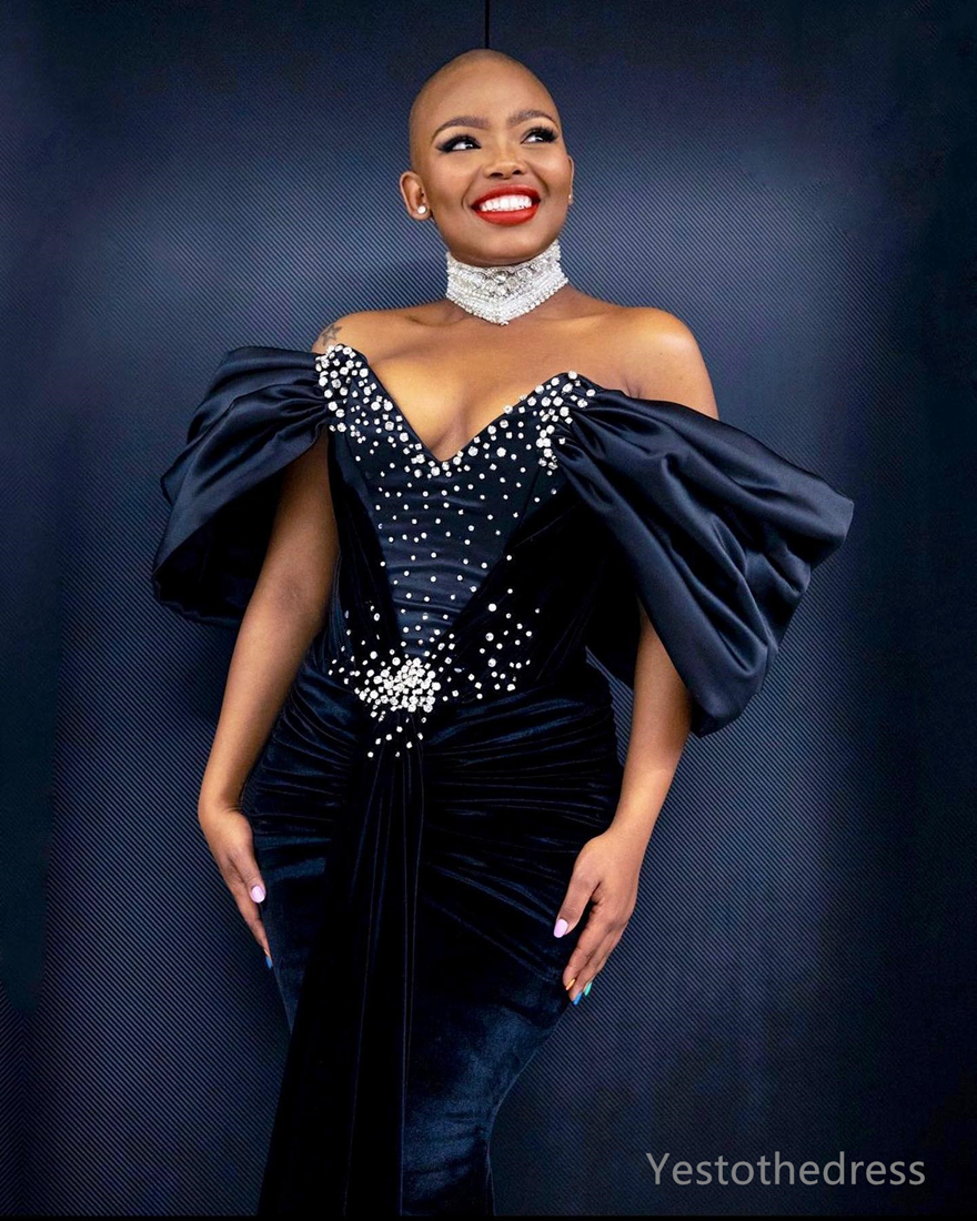 R&W 2024 Plus Size Prom Dresses for Special Ocns Promdress Off Shoulder Veet Beaded Rehinstones Decorated Birthday Dress Second Reception Gowns AM803