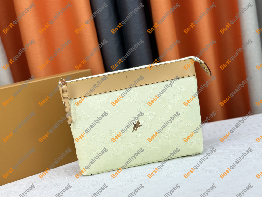 Pochette Voyage Souple Designer Co-Brand Men Handbag Hand Quality High Quality Imprimé Canvas Leather File Sac de toilette Sac de toilette