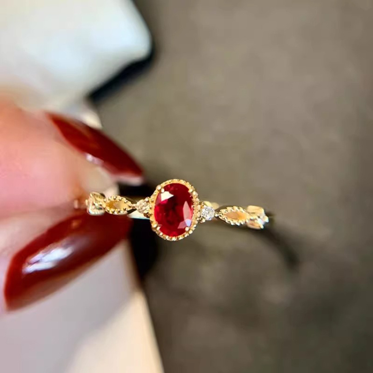 Free shipping S sterling sier retro vintage oval designer ring for women girls gold shine cz zircon dark blue red crystal stone charms elegant rings j