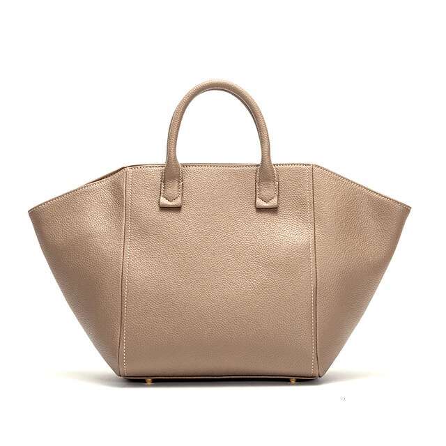 Unique Body Large Capacity Ladies Handbag Essential For Daily Travel Classic Retro Style Exquisite Workmanship