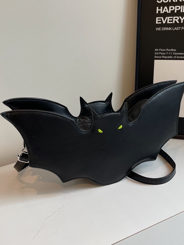 2025 new Halloween funny fun bat for women new personalized and niche design single shoulder crossbody bag zhanyishengli