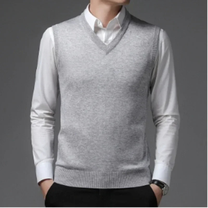 2025 Mens Autumn Highend Sweater Vest Vneck Warm Knit Sleeveness Tank Clothes Pullover Tops 241129