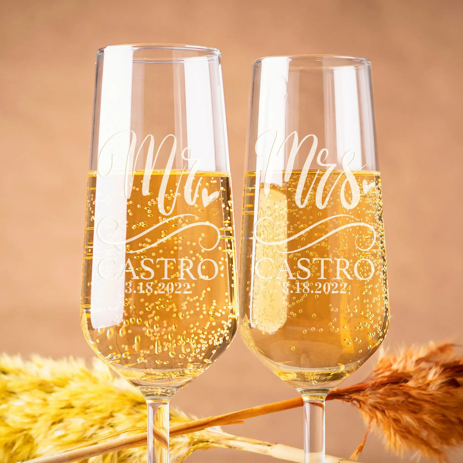 Set of 2 Personalized Mr And Mrs Wedding Toasting Flutes Glasses Custom Bride and Groom 241128