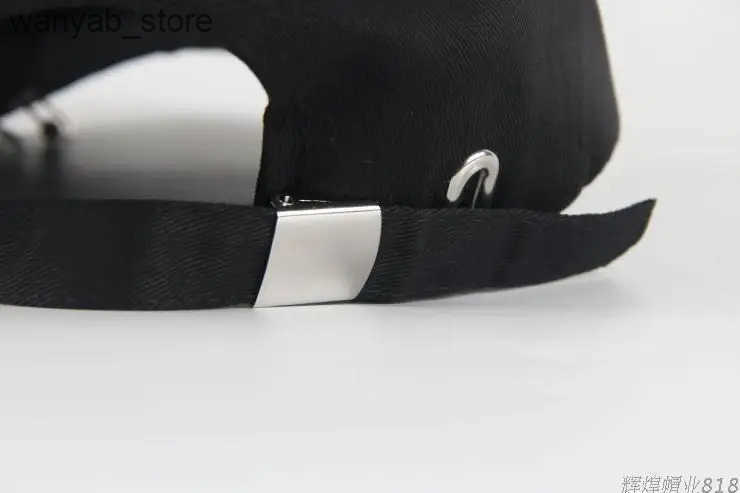 Ball Caps Fashionable cotton baseball cap creative perforated ring hip-hop hat punk adult casual solid adjustable unisex Snapback hat Gorra L240910