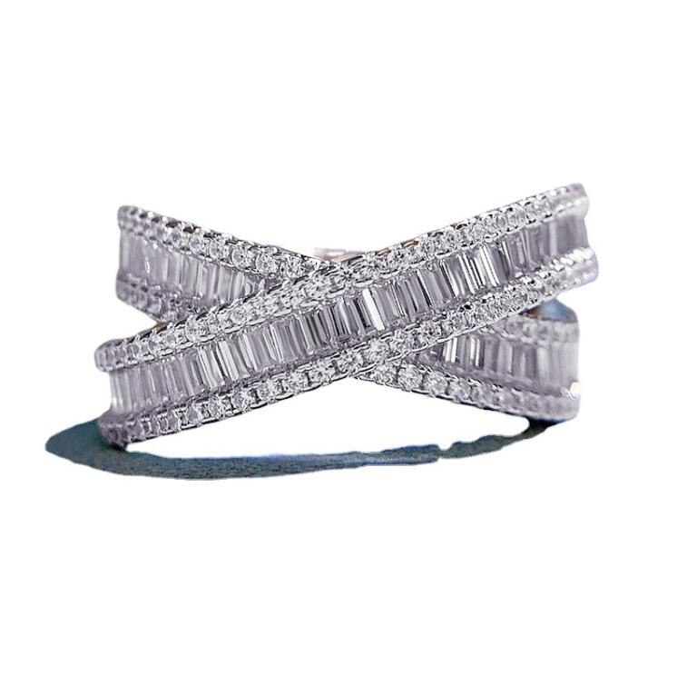 High Quality Sterg Sier Wedding Ring with Princess Cut Moissanite for Women