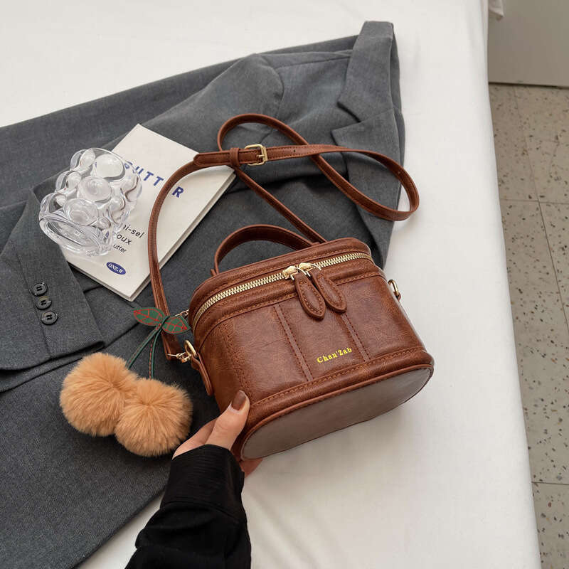 This Year's Popular Small Bag Women's Autumn And Winter Versatile New Fashion Retro Single Shoulder Crossbody Hand-Held Water Bucket Quality