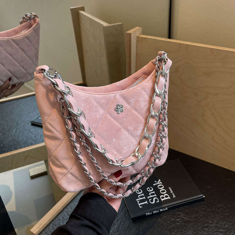 Gge Embroidery Thread Large Capacity Bag New Women's Spring Versatile Retro Chain Crossbody Bucket Fashion Quality Classic B1