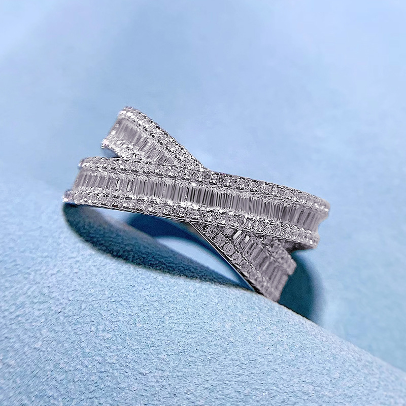 High Quality Sterg Sier Wedding Ring with Princess Cut Moissanite for Women