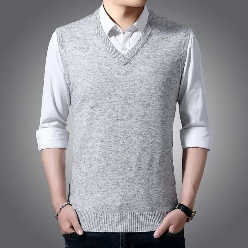 Highend Vneck Knitted Sweater Vest for American Middleaged Men A Warm and Casual Sleeveless Autumn Winter 241129