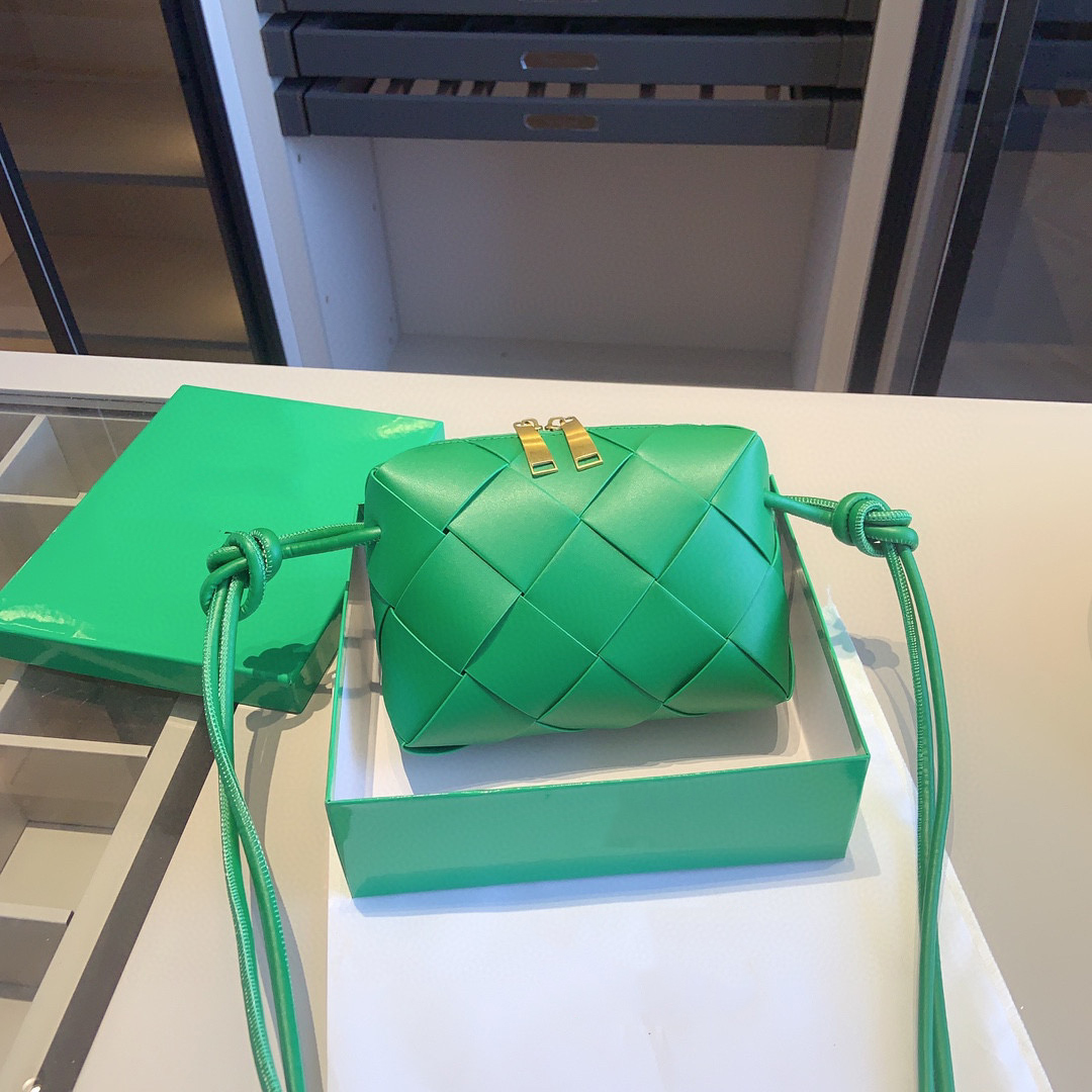 Designer bag luxury shoulder bag women's woven sheep leather camera shoulder bag crossbody bag green small bag