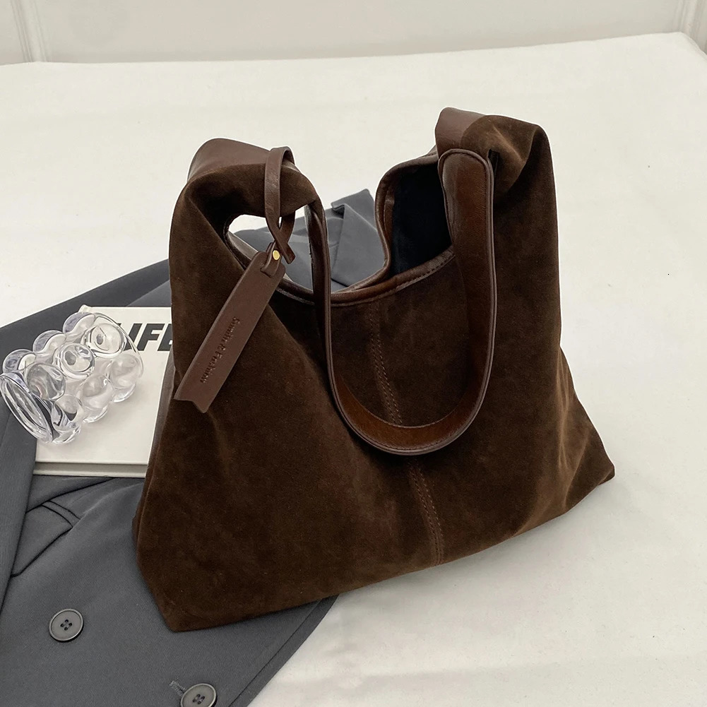 Womens suede homeless bag lazy shoulder bag retro large capacity handbag fashionable autumn and winter handbag womens casual wallet 241122