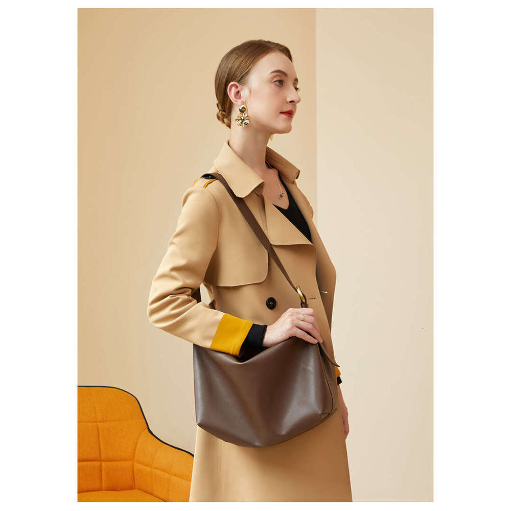 LEMON KOKO One Shoulder Armpit Simple And Versatile High-Capacity Temperament Fashion Niche Cowhide Women Bag