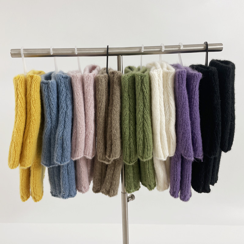 Autumn and winter outdoor decoration warm fashion trend cute girl Japanese Korean version solid color half finger knitted gloves in stock