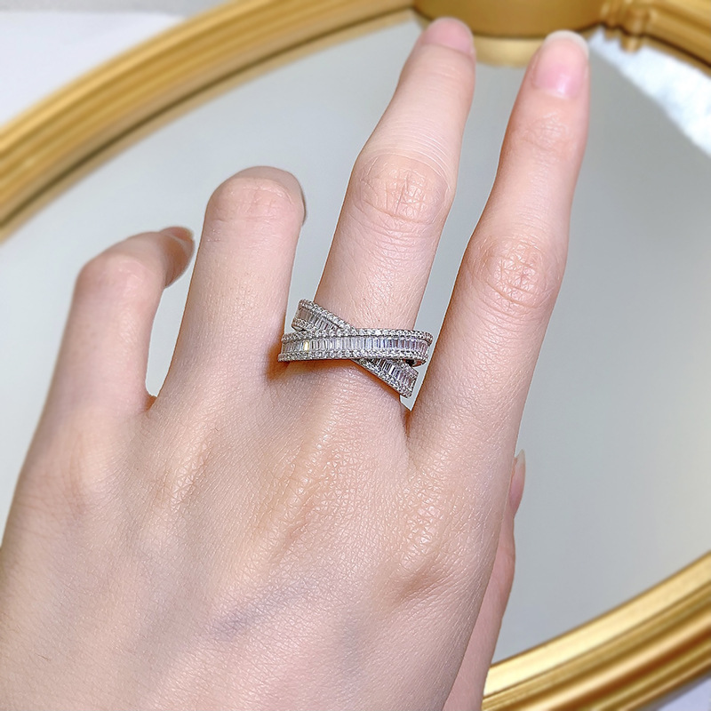 High Quality Sterg Sier Wedding Ring with Princess Cut Moissanite for Women