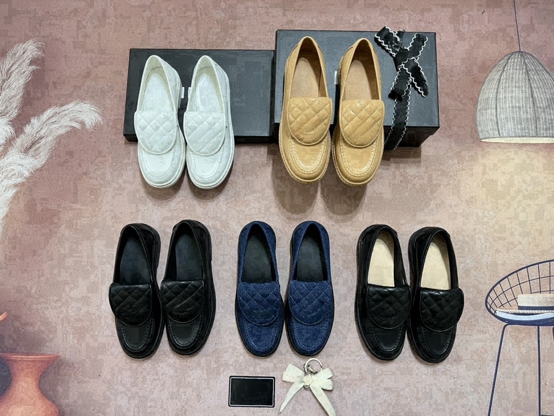 Womens Mocassin Leather Dress Shoes Luxury Mule Metal Buckle Flat Shoe Lambskin Quilted Designer Loafers Flat Shoe Platform Sneakers Size 35-40 TS22