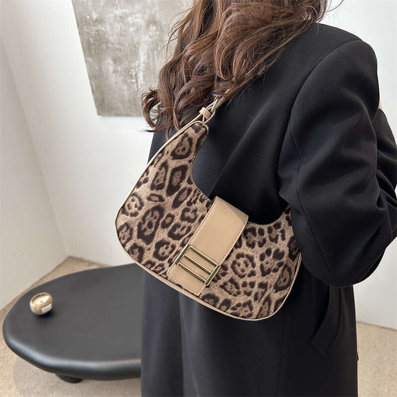 Super popular niche leopard print bag for women 2024 new autumn and winter fashion versatile crossbody bag, single shoulder armpit handbag