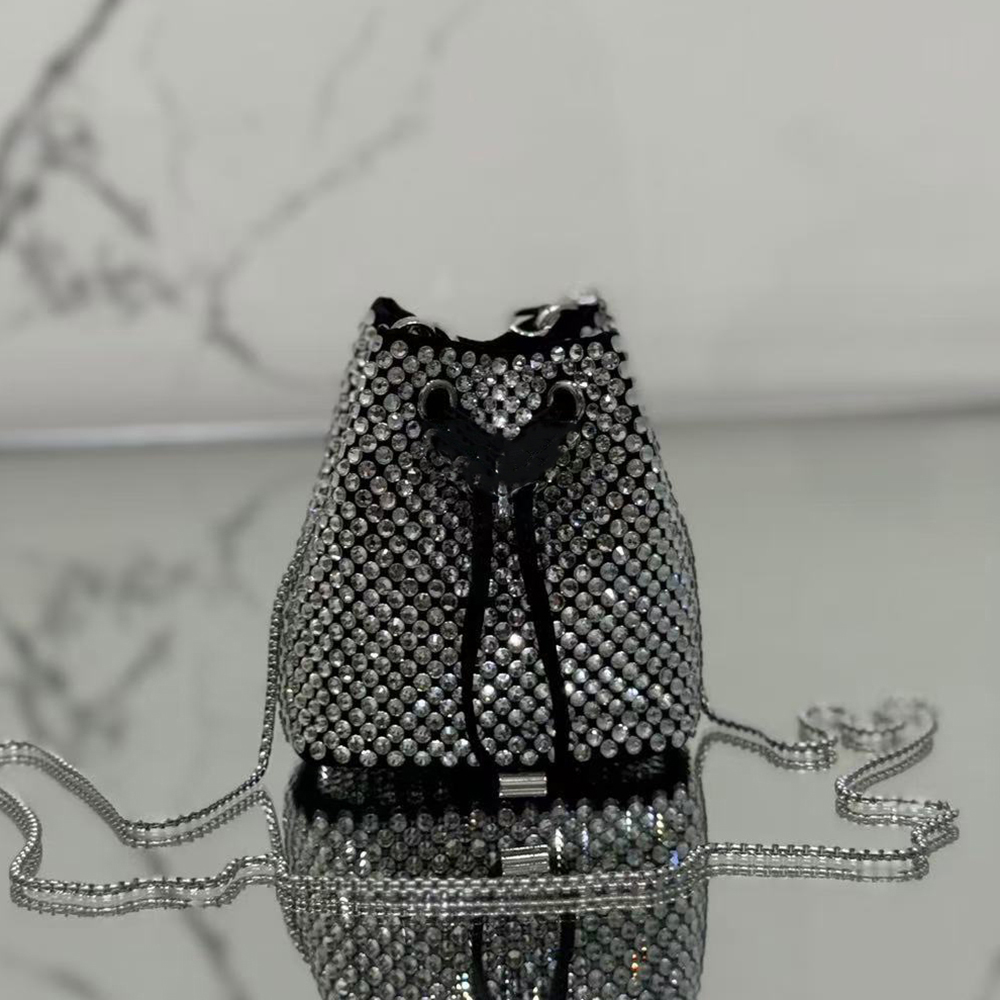 Ladies' Designer Mini Diamonds Bucket Dot Dinner Bag Blinging Crossbody Style with Chains in Gold and Silver Drawstring Bags Small Party Purses Bright Bead Bag