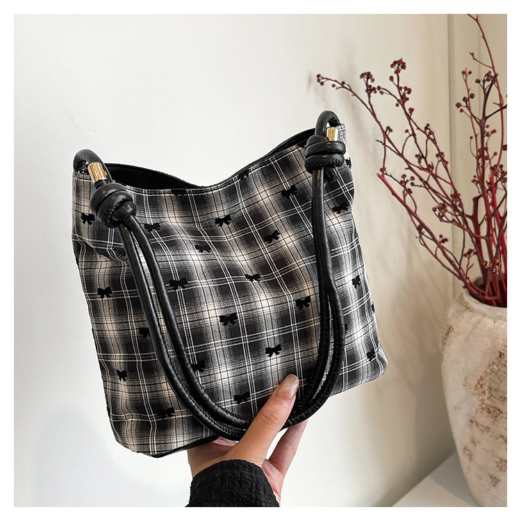Small niche design checkered contrasting color women's 2024 new simple and fashionable western-style bow versatile single New shoulder bucket bag