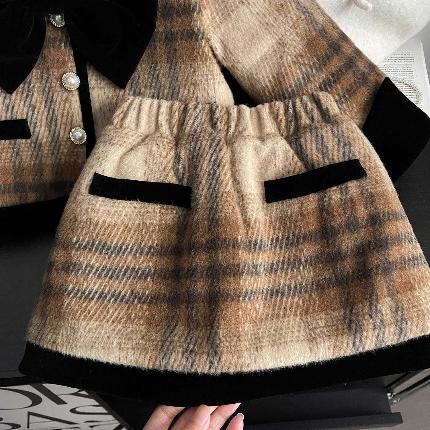 Clothing Sets Childrens clothing set plain weave bow jacket+tight fitting 2-piece set wool and cotton set childrens clothing Y241129M7N7