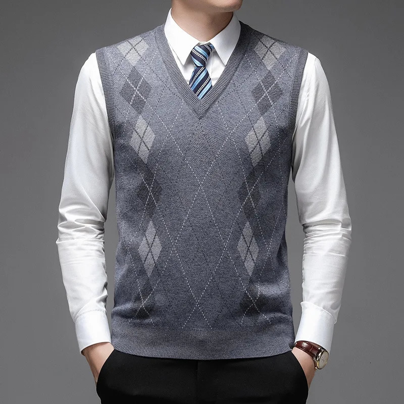 2024 Autumn Winter Mens Sleeveless Knit Top Young Matching Color Diamond Check Hair Vest Pullover 241129