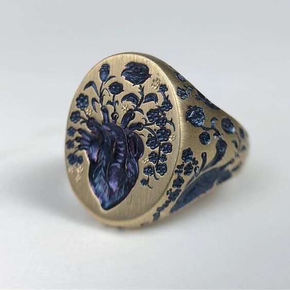 Hecheng Fashion Alloy with Exaggerated Personality, Floral Women's Charm, Various Temperaments, Ancient Style Ring