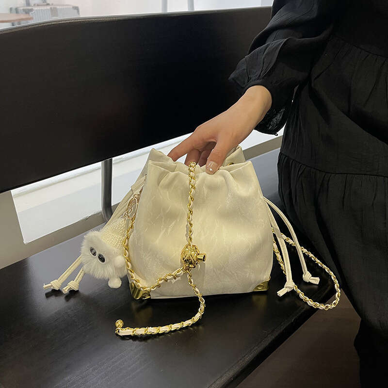 Korean Version Popular Bucket Bag, Women's New Fashionable Casual Chain Crossbody, Niche Drawstring, Underarm B2