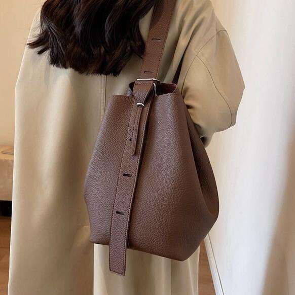 Simple And Fashionable Shoulder Cross Bag Women In Autumn, Versatile For Commuting, Large Capacity Water Bucket, Trendy Quality, Classic B1