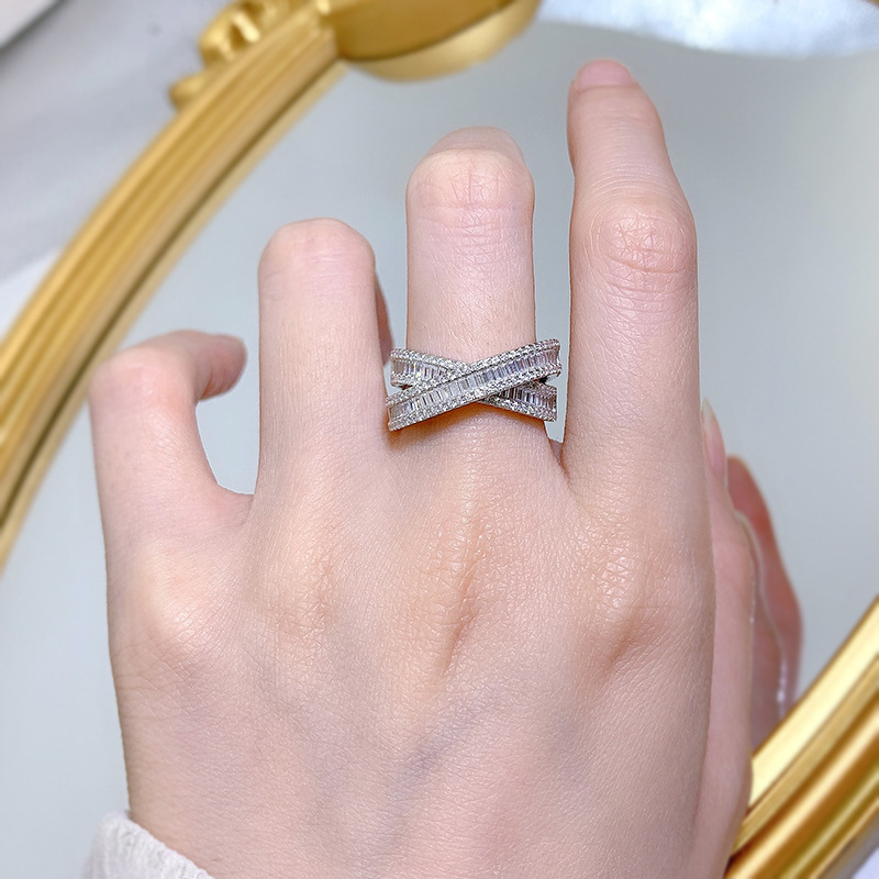 High Quality Sterg Sier Wedding Ring with Princess Cut Moissanite for Women