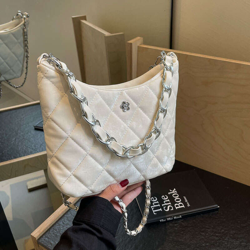 Gge Embroidery Thread Large Capacity Bag New Women's Spring Versatile Retro Chain Crossbody Bucket Fashion Quality Classic B2