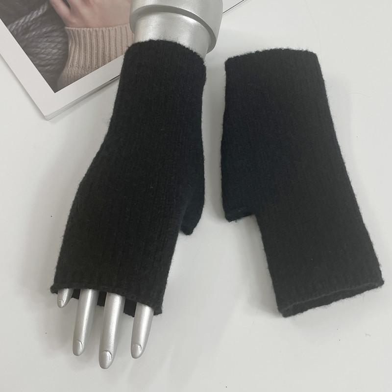 Autumn and winter outdoor decoration warm fashion trend cute girl Japanese Korean version solid color half finger knitted gloves in stock