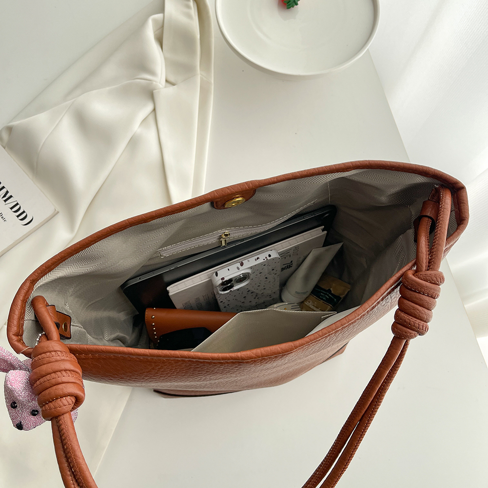 High Quality Shoulder With Rabbit Pendant Ladies PU Leather Bucket Solid Commuter Handbags Large Capacity Women Tote Bag