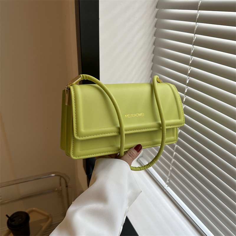 Leisure Flip Shoulder Bag Summer New Casual Handbag Simple And Fashionable Candy Colored Small Square Bag