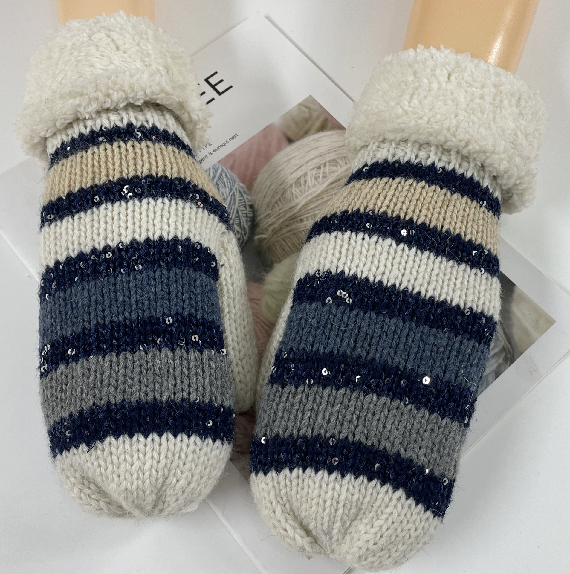Autumn and winter women's gloves European and American velvet thickened anti cold outdoor warm wool knitted finger bag gloves