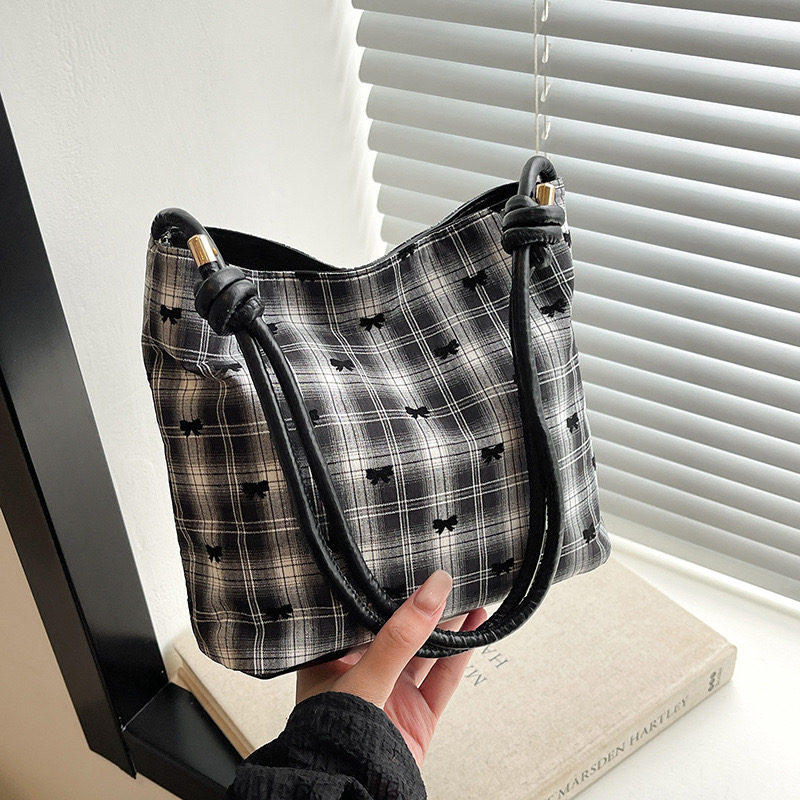 Small niche design checkered contrasting color women's 2024 new simple and fashionable western-style bow versatile single New shoulder bucket bag