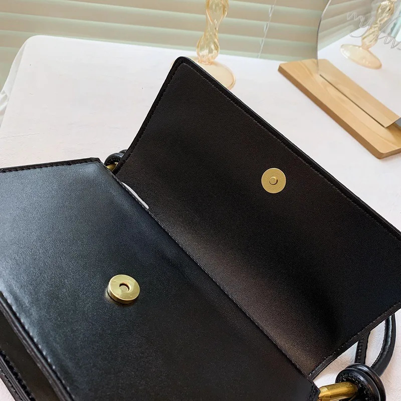 Womens Underarm Bag French Small Fashion Shoulder Crossbody Yankee Versatile Chain Can Be Adjusted 241128