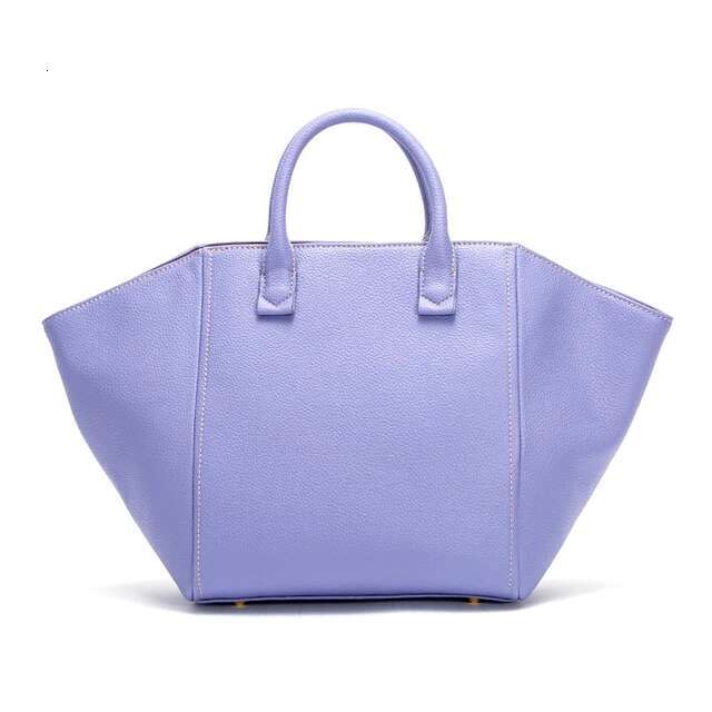 Unique Body Large Capacity Ladies Handbag Essential For Daily Travel Classic Retro Style Exquisite Workmanship