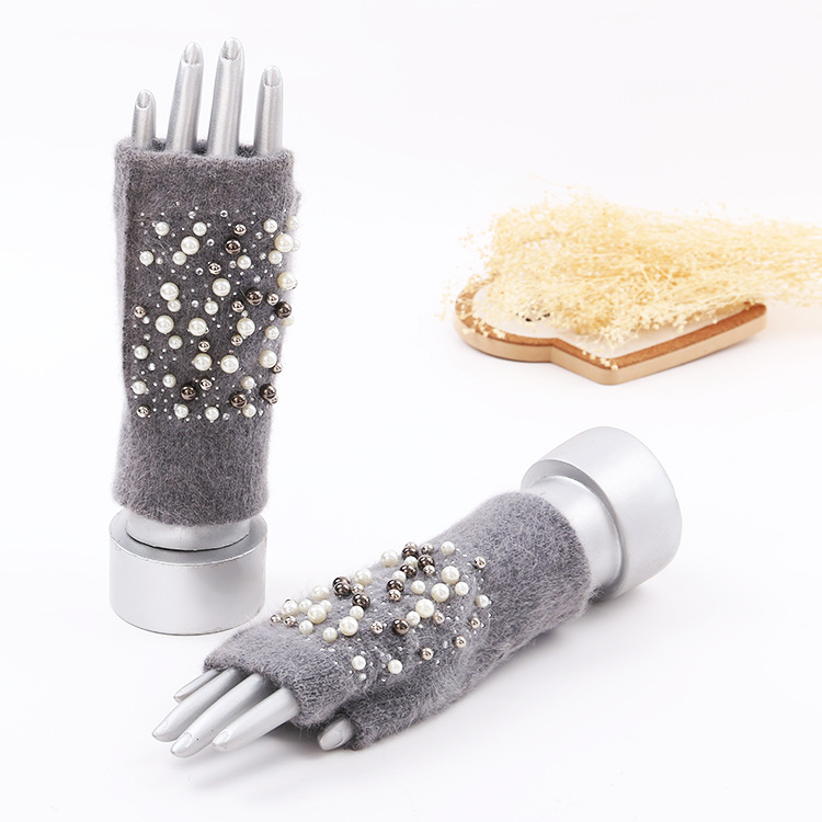 Winter warm knitted gloves exposed rabbit hair gloves men's and women's semi pointed diamond pearl gloves factory direct sales