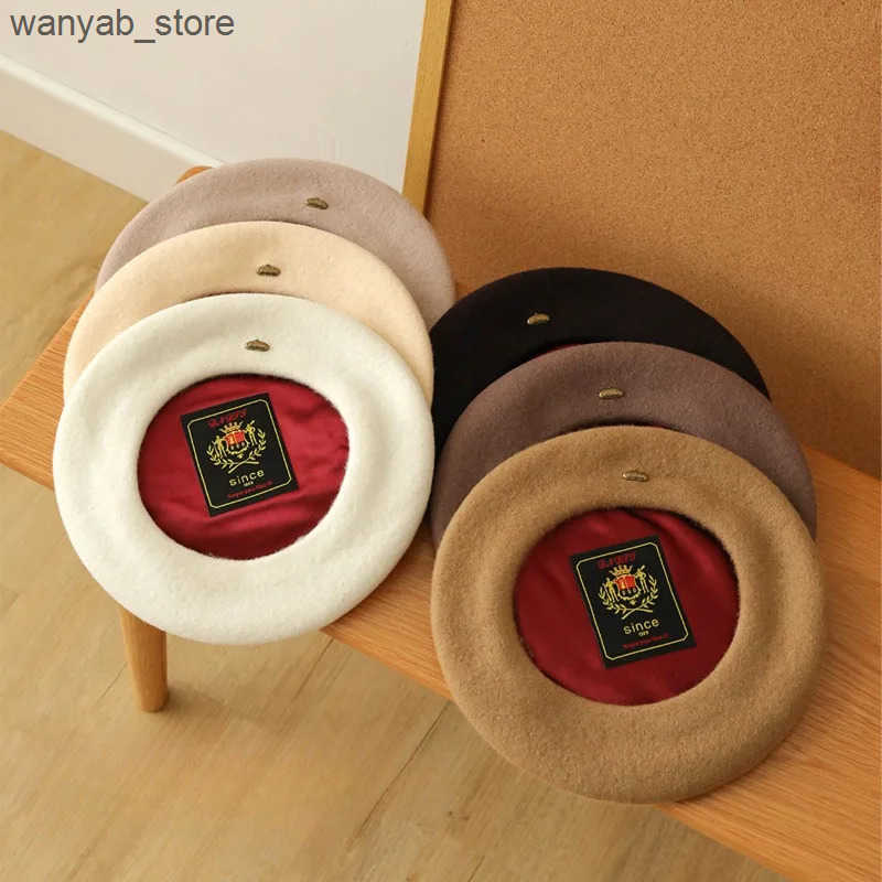Berets Womens Winter High Quality Wool Beret Metal Copper Buckle Solid Color Paint Hat Satin Embroidered Retro Beanie Hat L240910 L0910