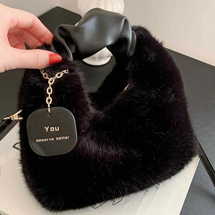 New Plush Tote Bag Texture Personality Large Capacity Designer Bag Fashion Winter Plush Cross Shoulder Single Shoulder Handheld WoMens Bag Totes Handb