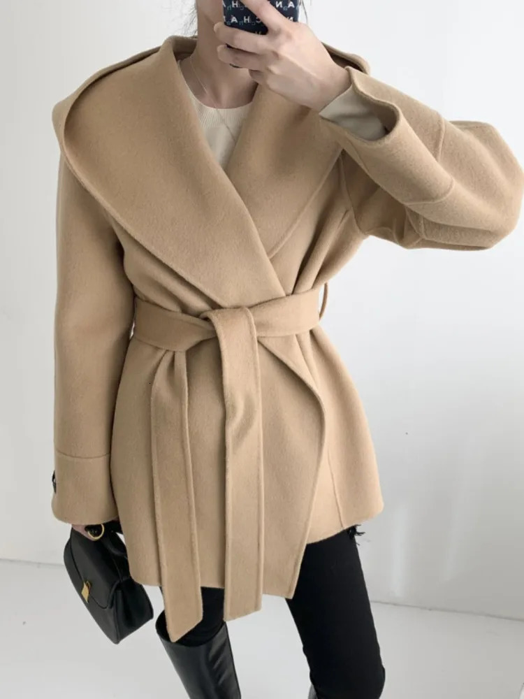 EWQ Elegant Women Faux Wool Coats Solid Cardigan Minimalist Hooded Woolen Coat Oversize Outwear With Belt 2024 autumn Winter 241129