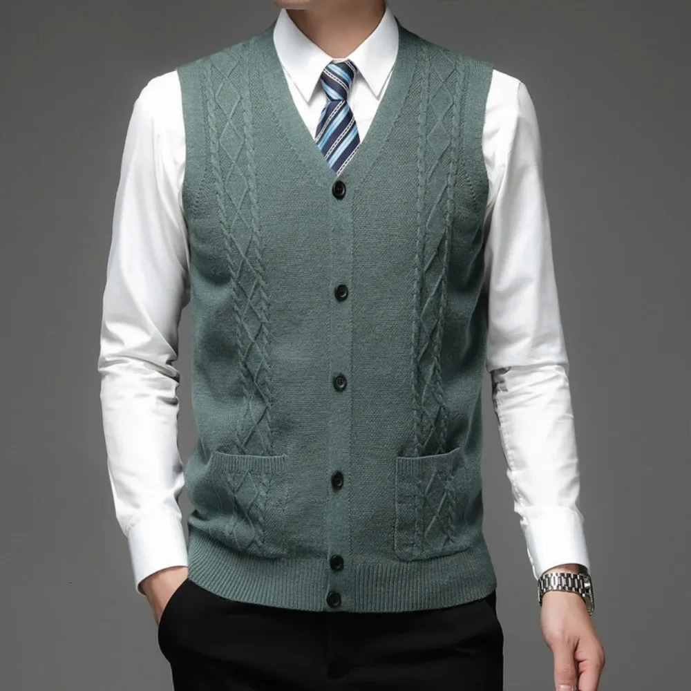 Trend Mens Business Casual Pullover Wear Warm Sleeveless Velvet Knitted Sweater Vest Tops 241129