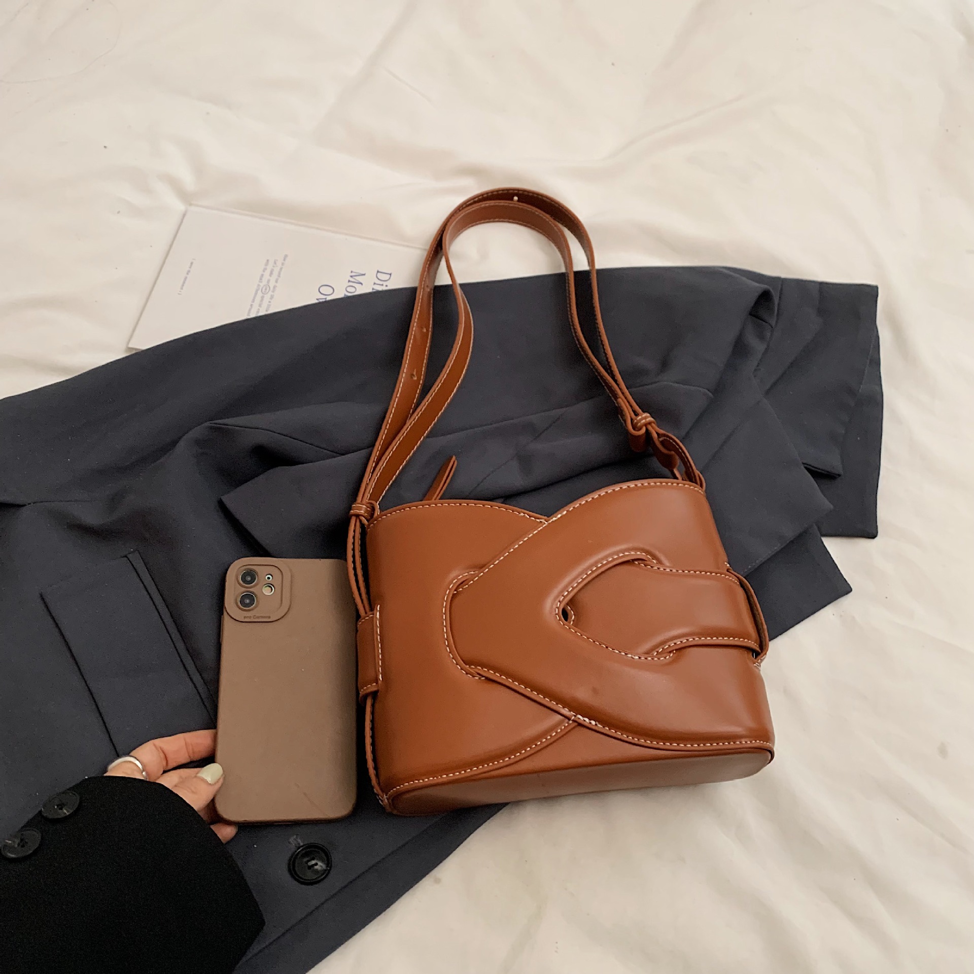 Advanced texture for women 2025S designer new geometric niche woven women shoulder bag fashionable and versatile small bag