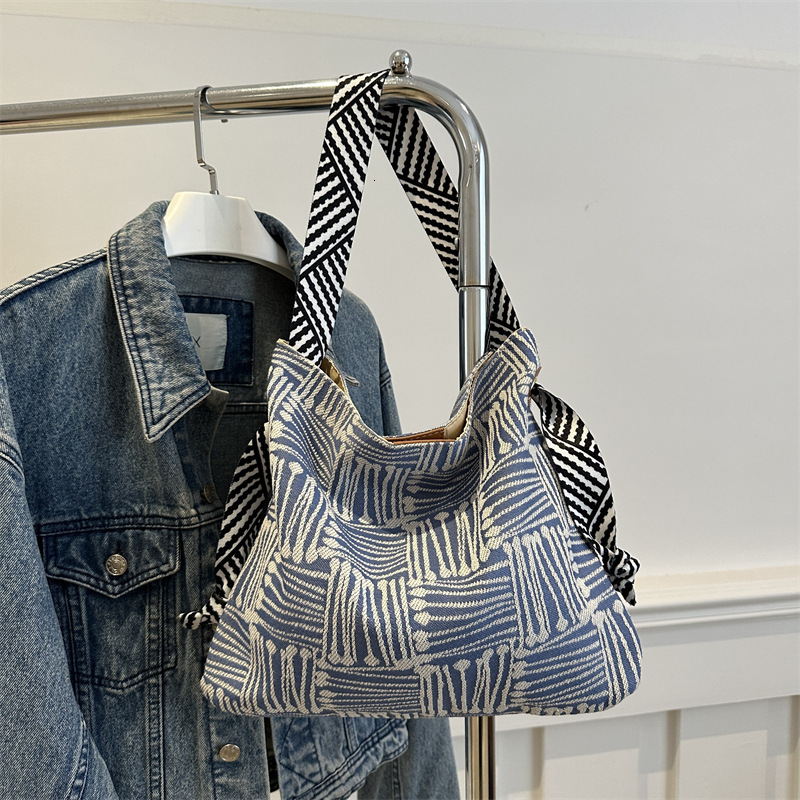 Cloth large capacity autumn 2025S designer new canvas shoulder hand-held lazy style commuting women bag tote bag