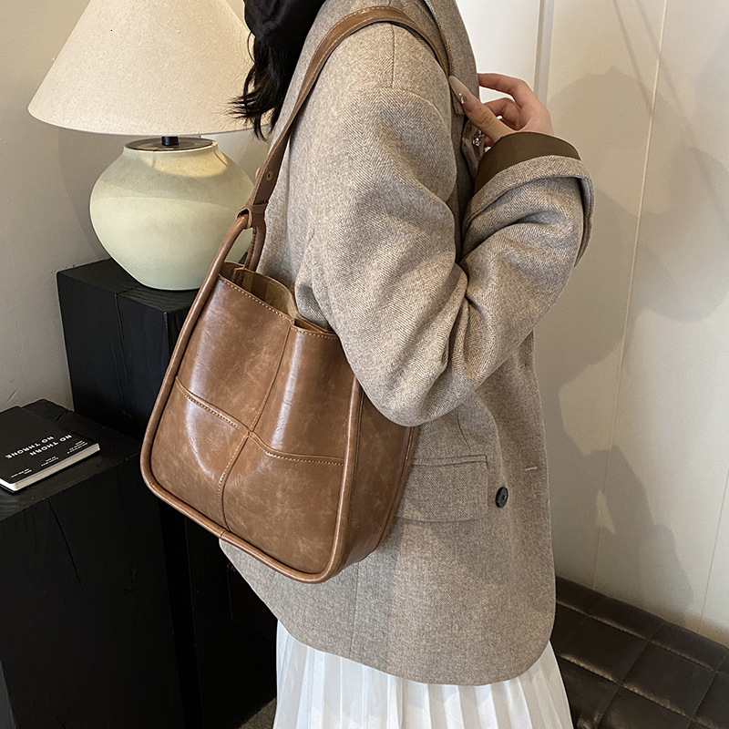 Large Capacity For Women, Autumn Winter New Shoulder Bag, Fashionable And Versatile Commuting Crossbody Bucket Bag Designer Bags Handbags Women